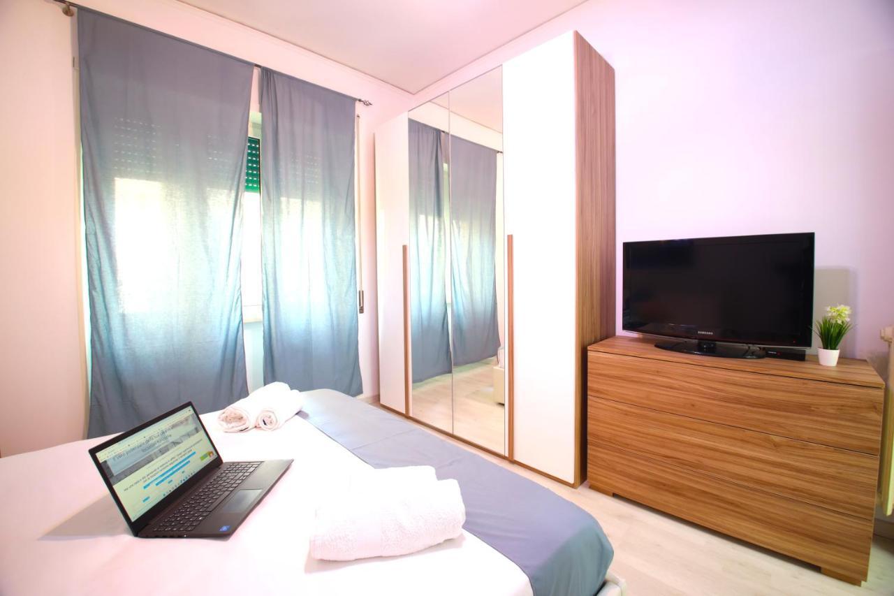 Hostly - Vittoria House - Near The Center With Private Parking Apartment Naples Exterior photo