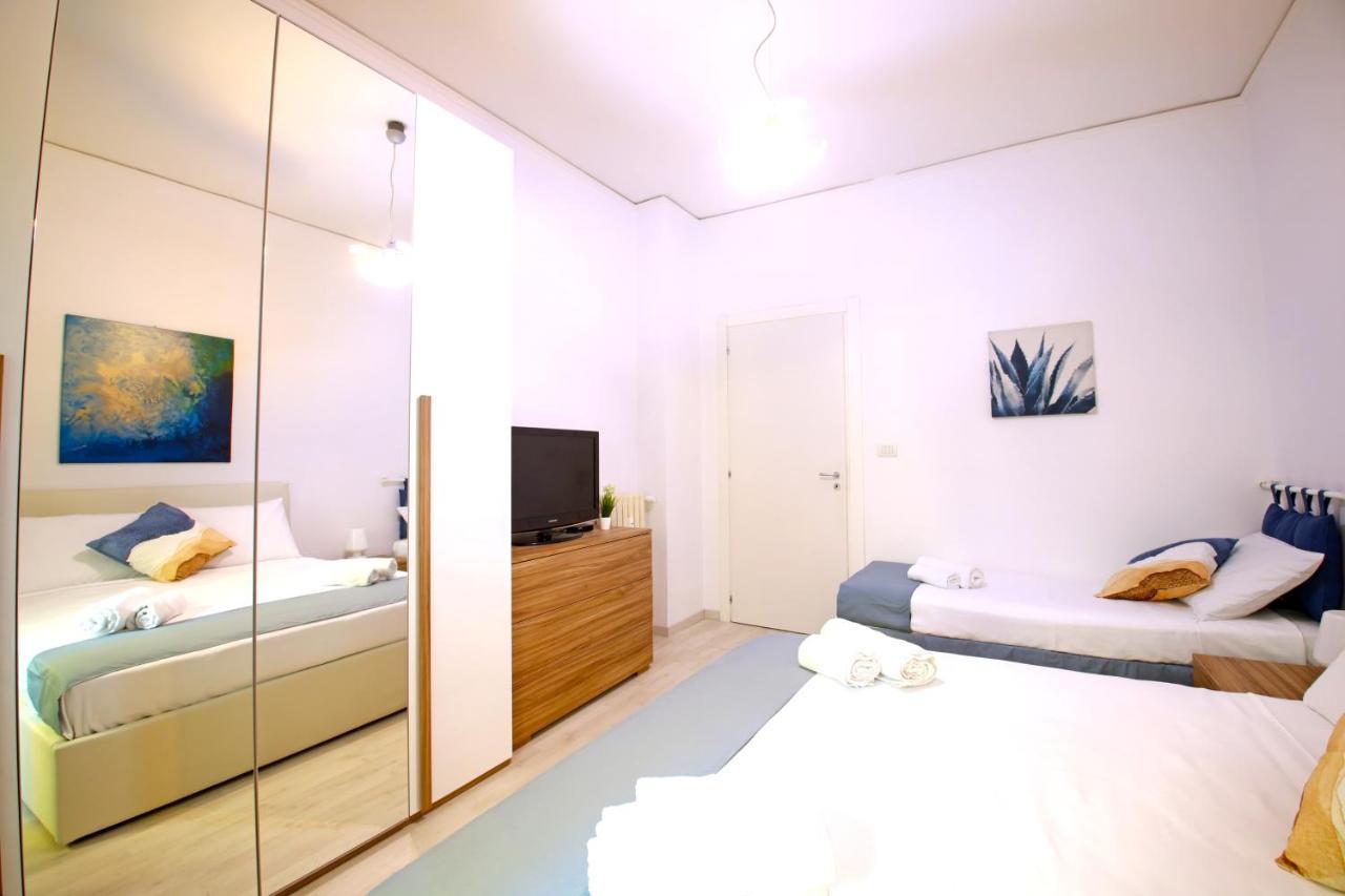 Hostly - Vittoria House - Near The Center With Private Parking Apartment Naples Exterior photo