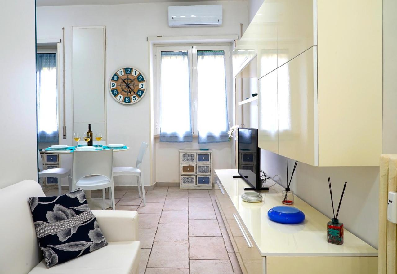 Hostly - Vittoria House - Near The Center With Private Parking Apartment Naples Exterior photo